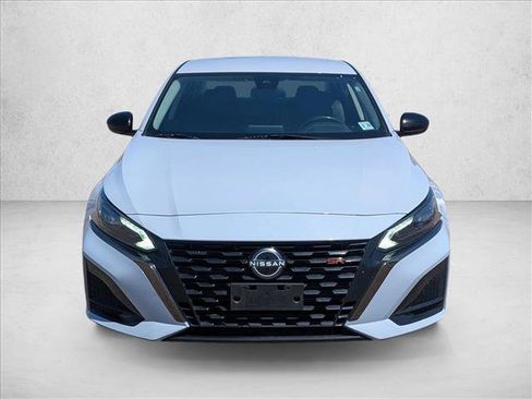 Used 2024 Nissan Altima 2.5 SR FWD image 2