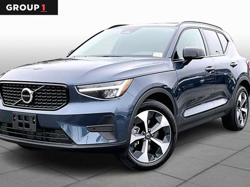 Used 2026 Volvo XC40 B5 Core w/ Climate Package AWD/4WD image 1