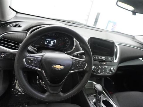 Used 2021 Chevrolet Malibu LT FWD image 11