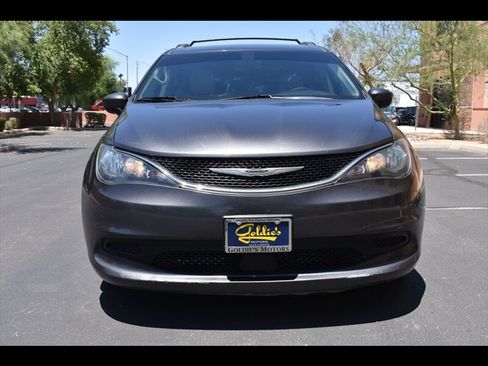 Used 2021 Chrysler Voyager Lxi FWD image 8