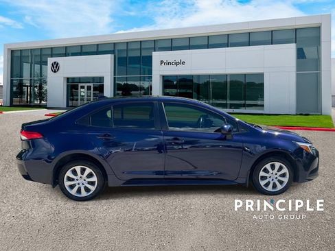 Used 2024 Toyota Corolla LE FWD image 5