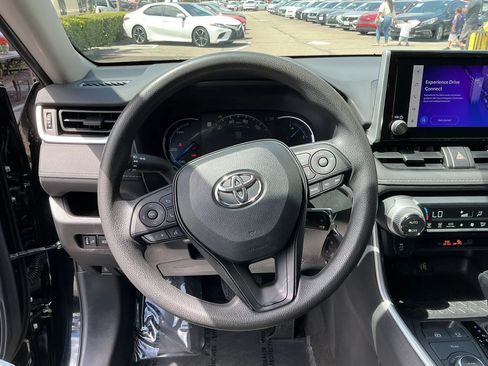 Used 2023 Toyota RAV4 LE AWD/4WD image 21