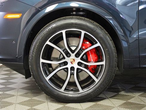 Certified 2025 Porsche Cayenne S image 40