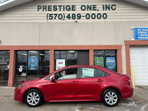 Used 2020 Toyota Corolla LE image 3