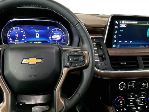 Used 2024 Chevrolet Suburban High Country w/ Premium Package 2 AWD/4WD image 24