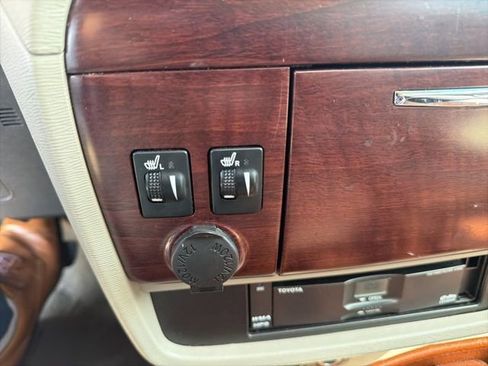 Used 2012 Toyota Sienna XLE w/ Entertainment Pkg image 17