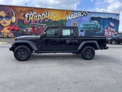 Used 2024 Jeep Gladiator Sport AWD/4WD image 2