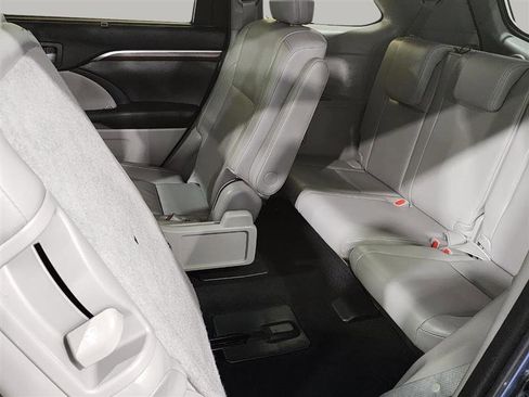 Used 2015 Toyota Highlander Limited w/ Driver Technology Package image 26