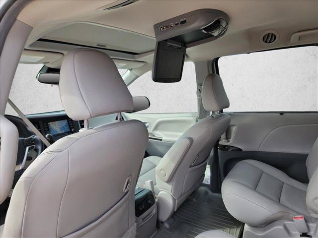 Used 2019 Toyota Sienna XLE w/ XLE Navigation Package FWD image 18
