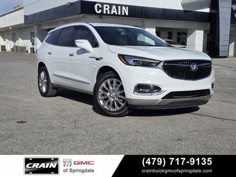 Used 2021 Buick Enclave Essence image 1
