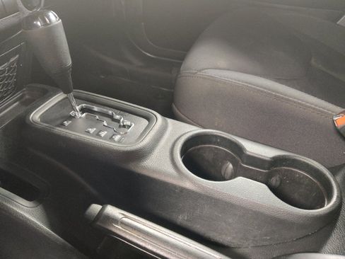 Used 2018 Jeep Wrangler Unlimited Sport AWD/4WD image 26