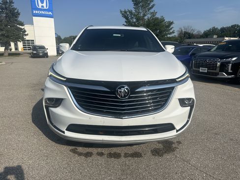 Used 2024 Buick Enclave Essence AWD/4WD image 8