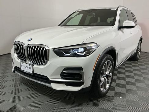 Certified 2022 BMW X5 xDrive40i w/ Parking Assistance Package AWD/4WD image 2