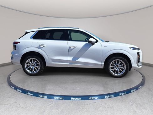 New 2026 Audi Q3 quattro 2.0T AWD/4WD image 4