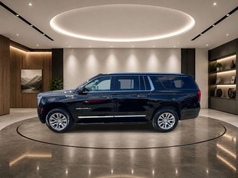 Used 2025 GMC Yukon XL Denali AWD/4WD image 5