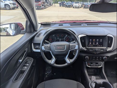 Used 2024 GMC Terrain SLE FWD image 3