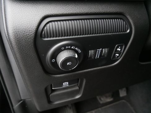 Used 2022 Jeep Wagoneer Series III w/ Rear Seat Video Group 1 image 26