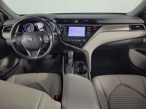 Used 2019 Toyota Camry SE w/ Convenience Package FWD image 28