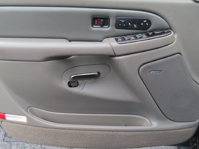 Used 2004 GMC Yukon Denali AWD/4WD image 12