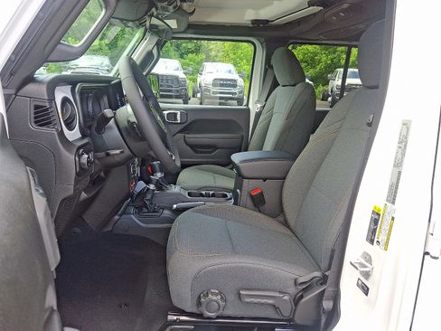 New 2025 Jeep Gladiator Willys image 9