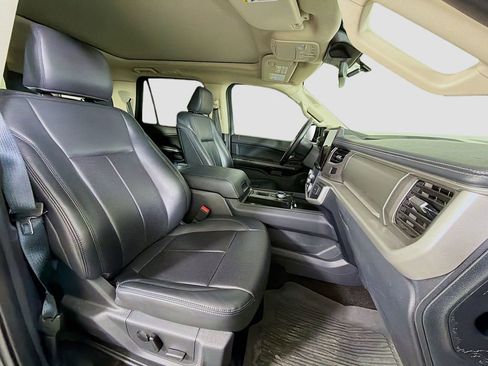 Used 2022 Ford Expedition XLT image 34