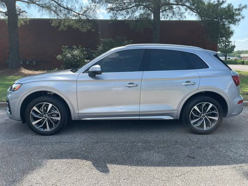 Used 2021 Audi Q5 2.0T Premium Plus w/ Premium Plus Package AWD/4WD image 2