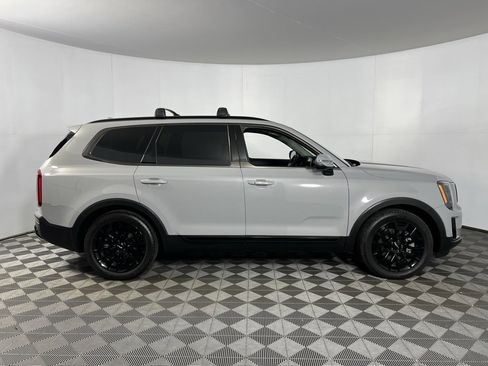 Used 2022 Kia Telluride EX w/ EX Premium Package image 5