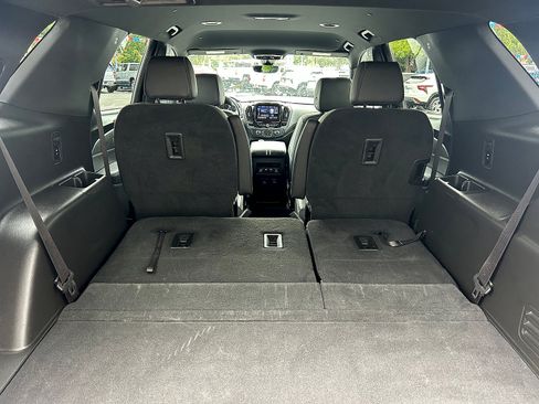 Used 2023 Chevrolet Traverse RS FWD image 29
