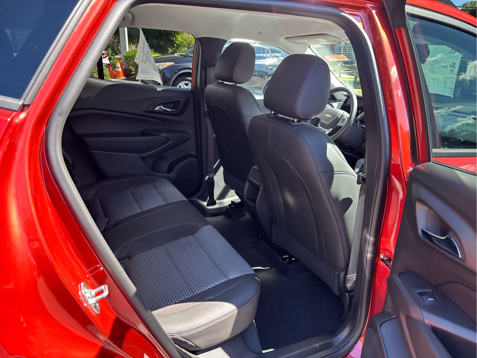 Used 2024 Chevrolet Trax LT w/ LT Convenience Package FWD image 23