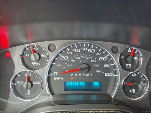 Used 2019 Chevrolet Express 2500 RWD image 17