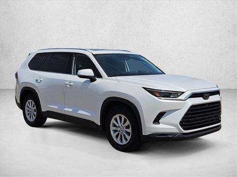 Used 2025 Toyota Grand Highlander AWD image 3