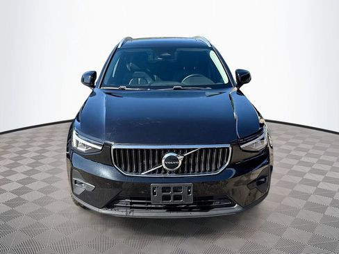 Used 2023 Volvo XC40 B5 Plus AWD/4WD image 2