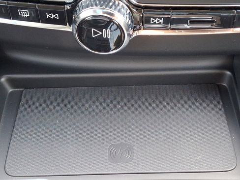 New 2026 Volvo XC60 B5 Plus w/ Protection Package Premier AWD/4WD image 19