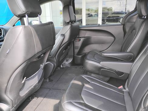 Used 2025 Chrysler Pacifica Select FWD image 26