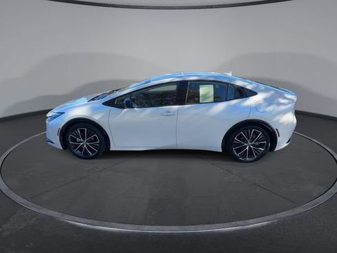 Used 2025 Toyota Prius XLE image 10