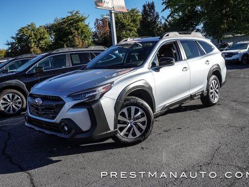 Used 2025 Subaru Outback Premium image 8