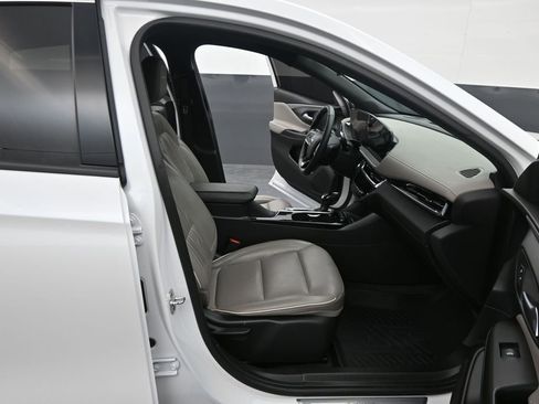 Used 2025 Buick Envista Avenir FWD image 34