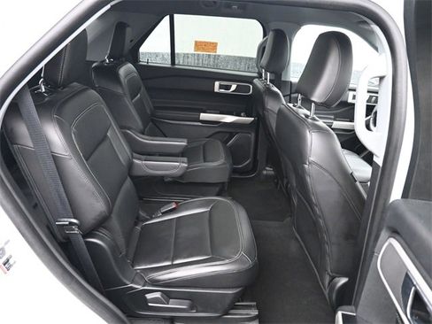 Used 2022 Ford Explorer XLT w/ Equipment Group 202A image 9