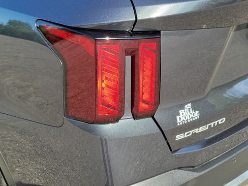Used 2024 Kia Sorento S w/ Panoramic Sunroof Package FWD image 11
