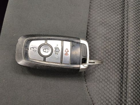 Used 2020 Ford Fusion SE FWD image 32