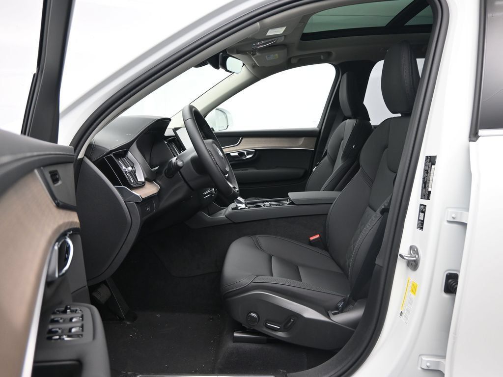 New 2026 Volvo XC90 B6 Plus w/ Protection Package AWD/4WD image 18