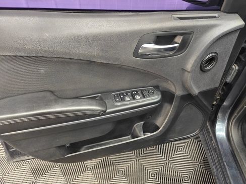 Used 2018 Dodge Charger SXT RWD image 42
