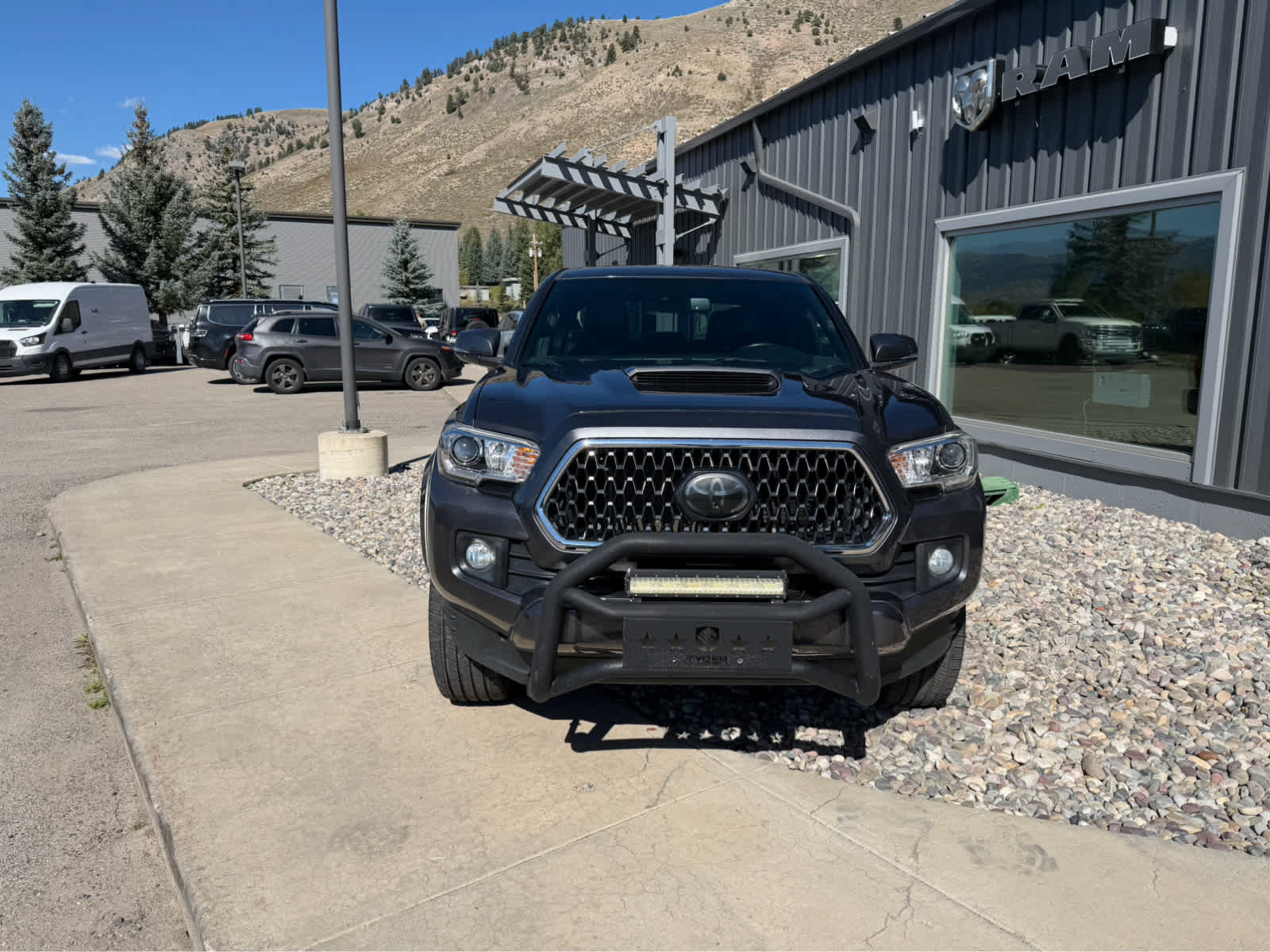 Used 2018 Toyota Tacoma TRD Sport AWD/4WD image 10
