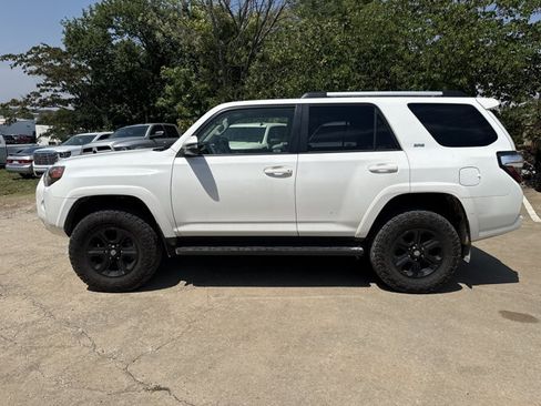 Used 2021 Toyota 4Runner SR5 Premium AWD/4WD image 3