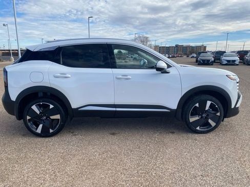 New 2025 Nissan Kicks SR image 7