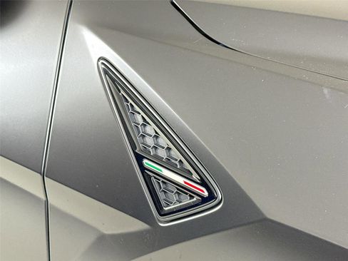 Used 2022 Lamborghini Urus image 38