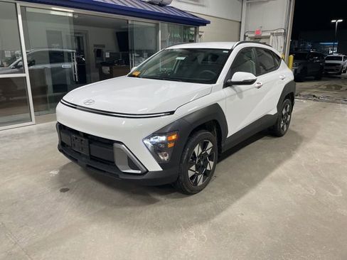 Used 2025 Hyundai Kona SEL image 3