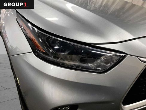 Used 2021 Toyota Highlander XLE AWD/4WD image 28