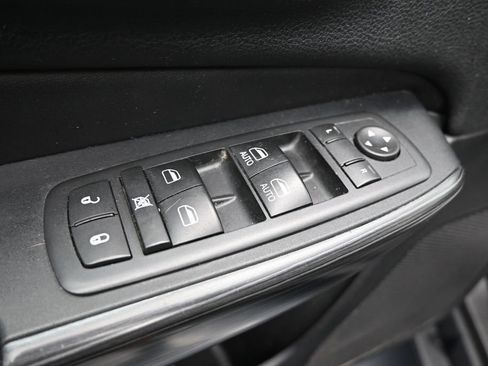 Used 2017 Jeep Cherokee Trailhawk AWD/4WD image 11