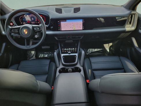 Used 2025 Porsche Cayenne image 15